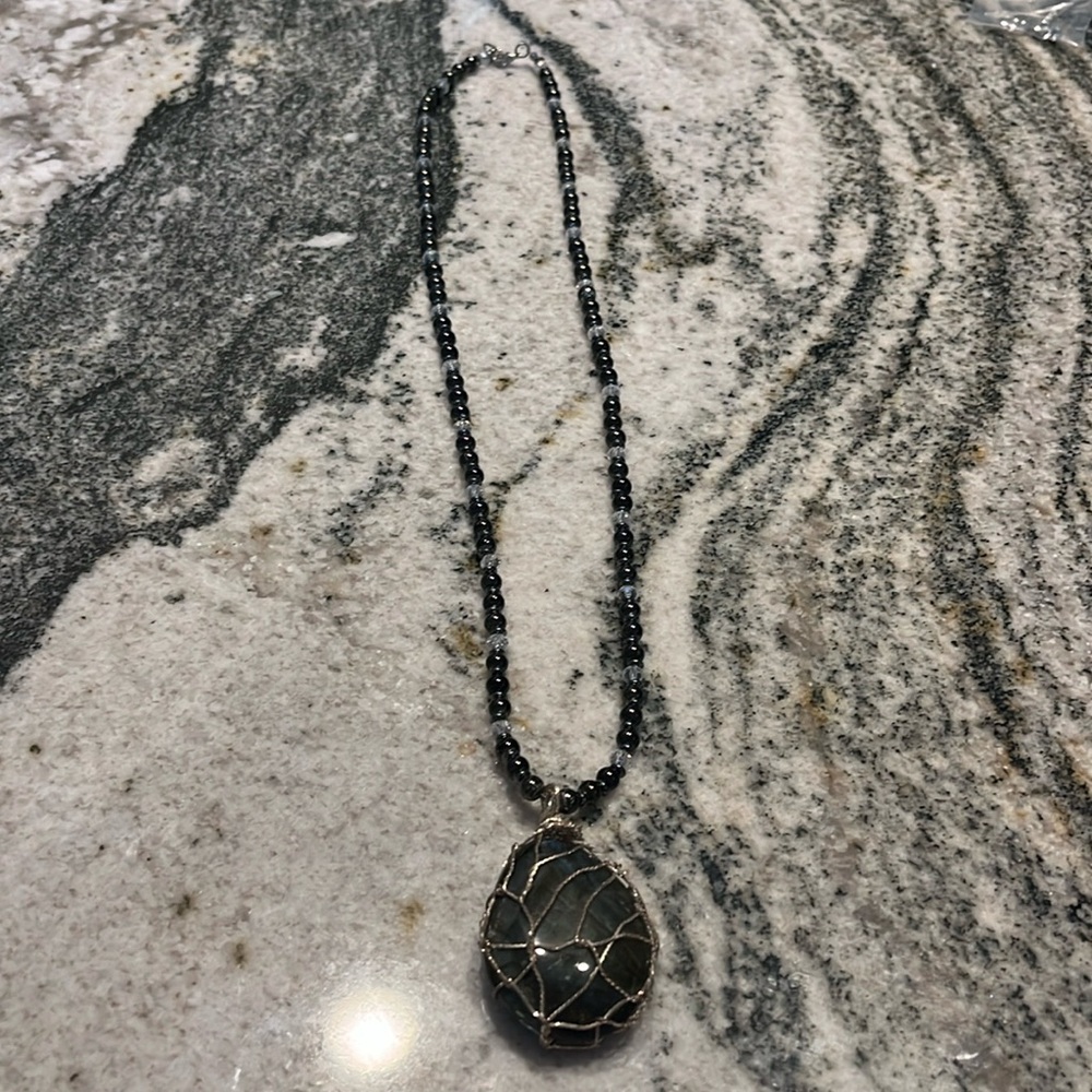 Elegant Black Stone Pendant Necklace
